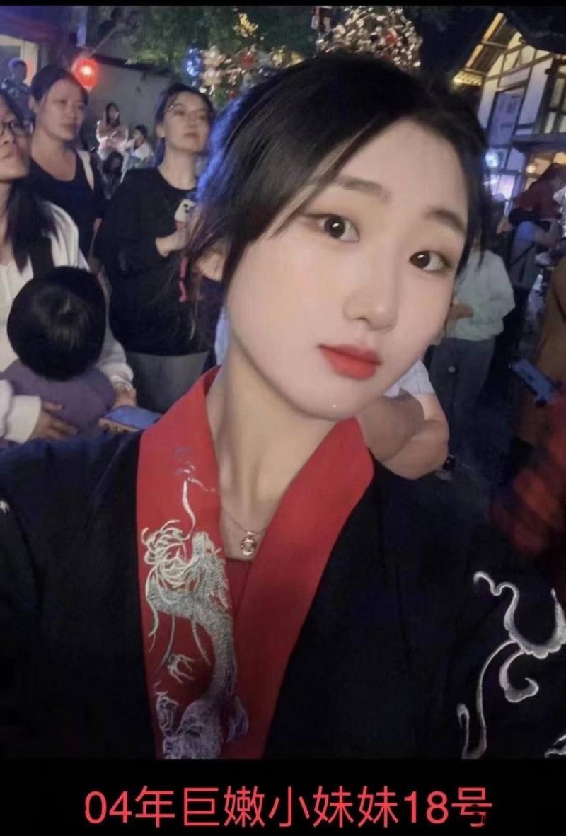 庄泉路公交站台后面爱尚足疗，微